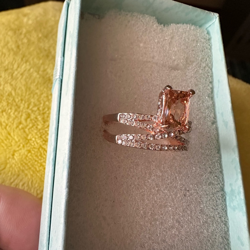 Rose Gold Crystal Accent Ring with beautiful gemstone - Picture 6 of 14